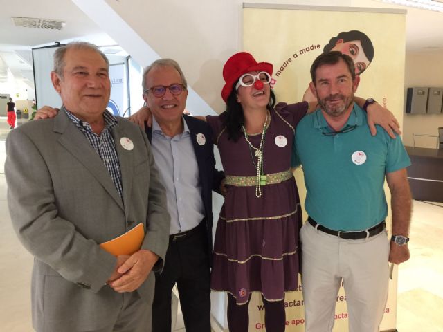 El Ayuntamiento impulsa el Día Mundial de la Pediatría con payasos en el Hospital Infantil y hábitos saludables