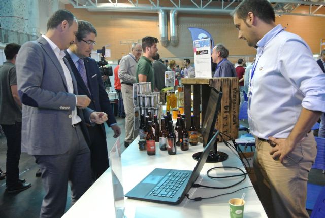 La I Feria de Emprendedores atrae a más de un millar de personas