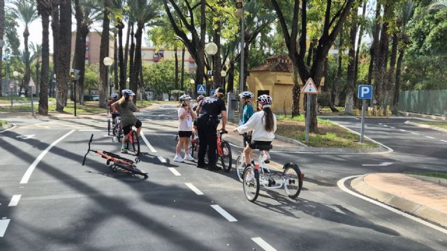 Más de 4.000 alumnos de primaria aprenden practicando las normas de educación vial en el parque municipal