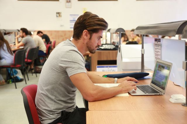 La UCAM lleva al Parlamento Europeo su modelo para la formación universitaria de los deportistas