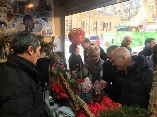 Maruja Pelegrín asiste a la inauguración de la XXXIII Muestra Artesana de Navidad