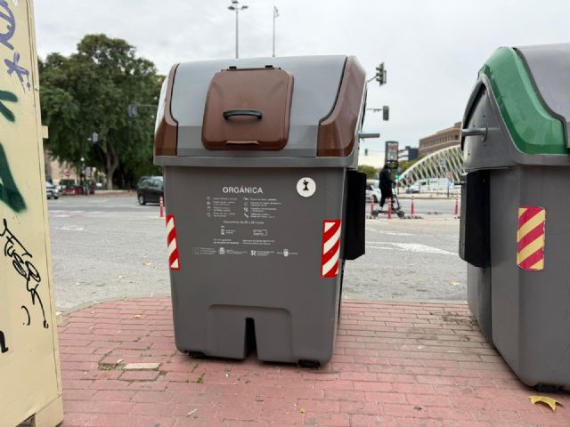 Más de 1.000 contenedores marrones permanecen almacenados por falta de medios, pese a los anuncios  del PP