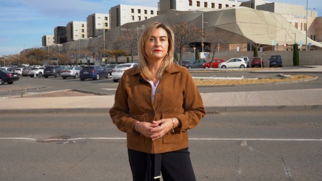 Carmina Fernández: “López Miras está desmantelando la sanidad pública, mientras deriva a la privada para llenar los bolsillos de sus amigos”