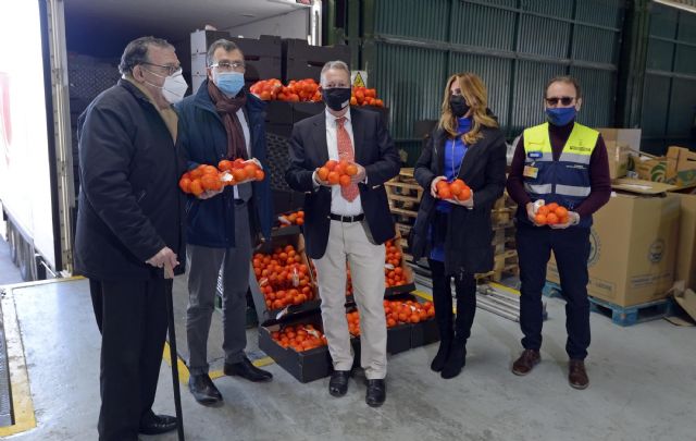El Ayuntamiento coordina la donación de 20.000 kilos de clementinas al Banco de Alimentos y Cáritas