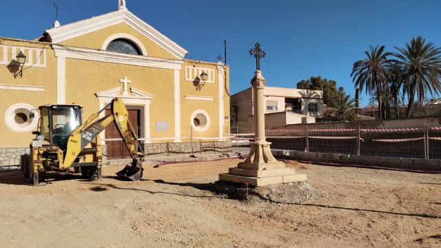 El Ayuntamiento destina más de 75.000€ para renovar la céntrica plaza de la Parroquia Ntra Sra del Rosario en Corvera