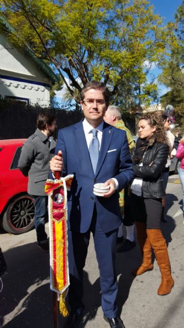 Jesús Pacheco, nombrado Embajador de la Seda, asiste a la bendición de la simiente