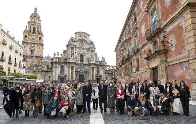 El Ayuntamiento consolida su alianza con la Fundación 'la Caixa' para acompañar a las personas mayores que se sienten solas
