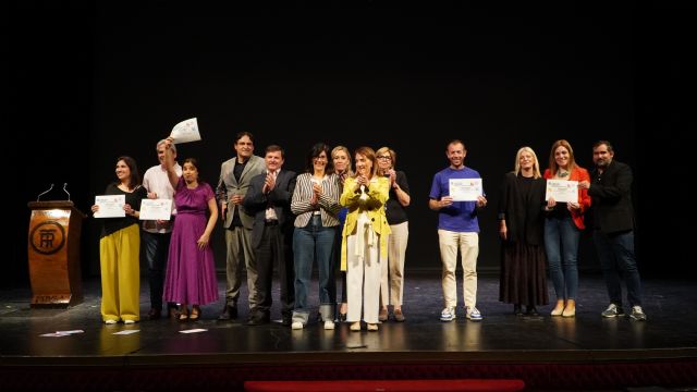 El Teatro Romea se llena de talento escolar durante la representación de las obras ganadoras en la segunda edición de 'School Talent On Stage'