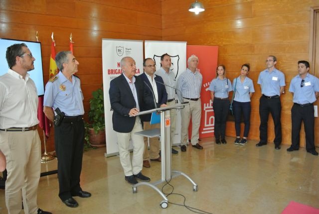 Murcia estrena brigadas cívicas de información y vigilancia para evitar conductas que ensucien la ciudad
