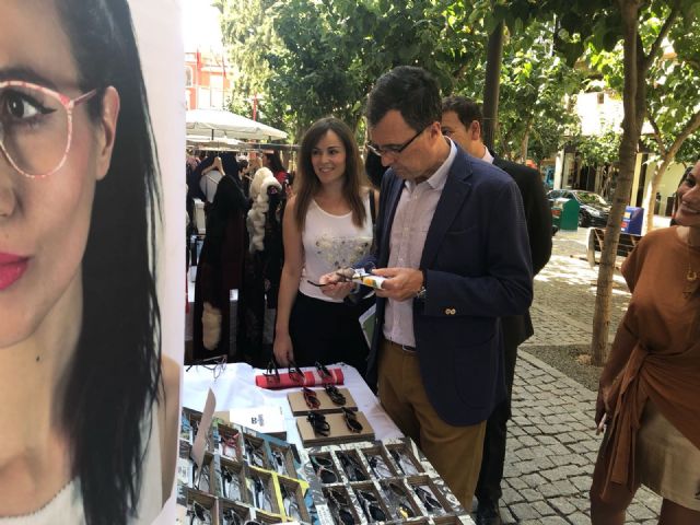 El talento murciano llena de moda y diseño la Plaza del Romea