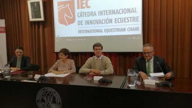 La Cátedra de Innovación Ecuestre de la UMU nace con proyección mundial