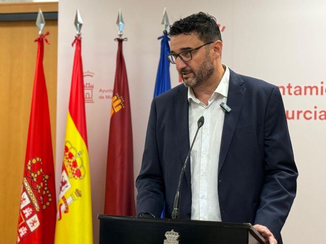 Ginés Ruiz: 'Un proyecto de municipio decente no se puede basar en precarizar trabajadores y abandonar servicios públicos'