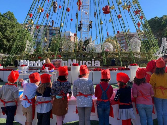 Más de 400.000 personas han pasado este año por el Árbol de Navidad de la Plaza Circular