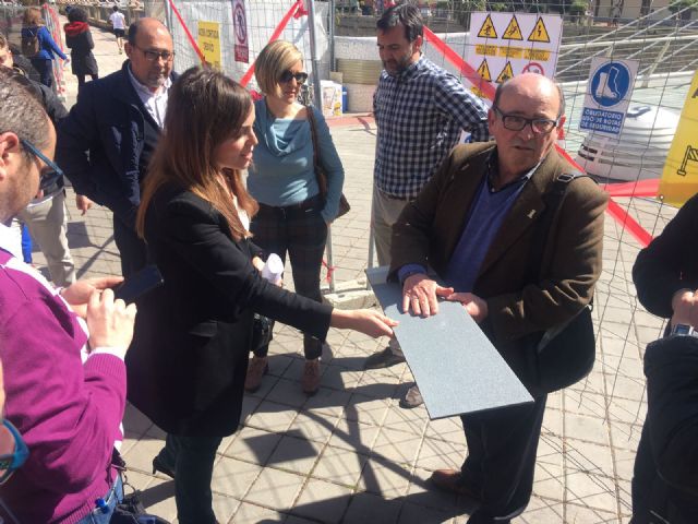 El Ayuntamiento aplicará un tratamiento antideslizante a la pasarela Jorge Manrique