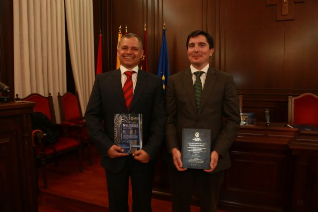 La UCAM acoge las primeras exposiciones de tesis doctorales en Odontología