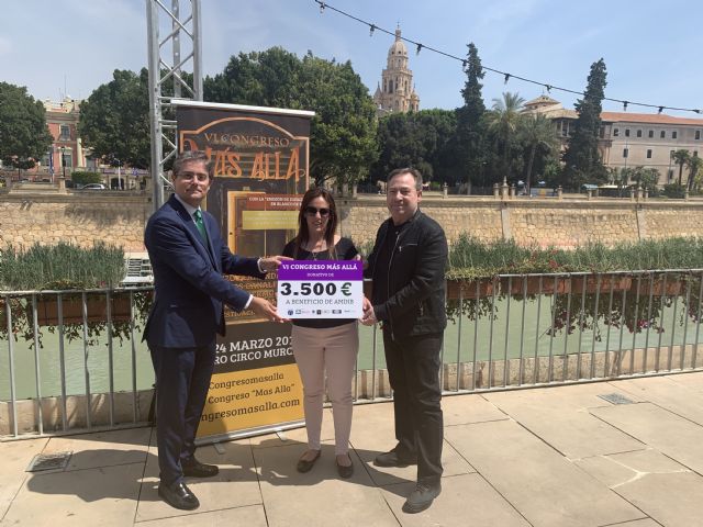 El congreso 'Más allá' entrega 3.500 euros a la Asociación Murciana de Disfagia Infantil y Botón Gástrico