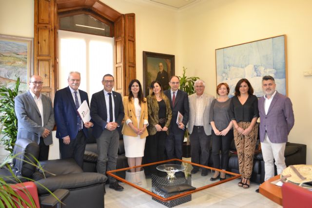 La Universidad de Murcia presenta la XXI edición del premio 'Libro Murciano del año 2018'