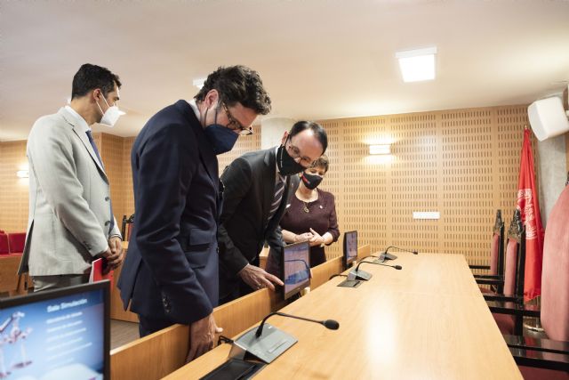 La Facultad de Derecho de la UMU estrena una sala de vistas para que sus estudiantes hagan simulaciones en un entorno real