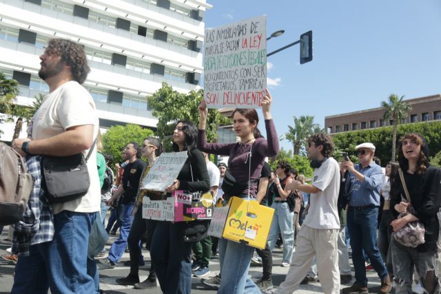 La presión social y la acción de la PAH logran un aplazamiento de los desahucios previstos en La Arboleja