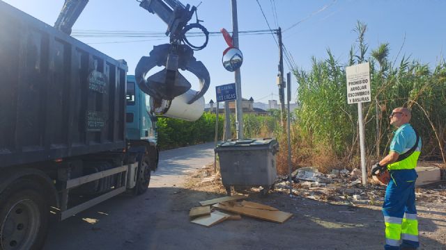 Murcia pone en marcha la campaña 'Un solo día' en siete pedanías para mejorar la recogida de enseres