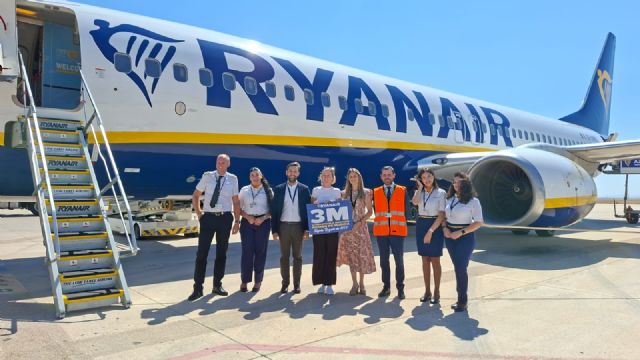 La Comunidad celebra la llegada del pasajero tres millones de Ryanair al Aeropuerto Internacional de la Región de Murcia