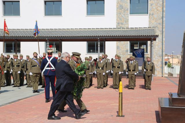 El Regimiento de Artillería n°73 y la UCAM se hermanan en una emotiva Jura de Bandera