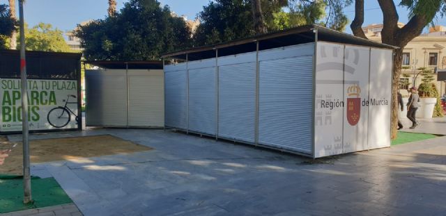 Cambiemos Murcia denuncia que aún no se han retirado las casetas de la Semana de la Ciencia y la Tecnología en el Malecón