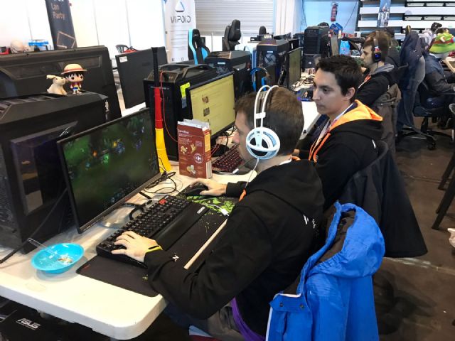 Más de mil jóvenes disfrutarán hasta el domingo de 94 horas ininterrumpidas de conexión a internet de 10 GB