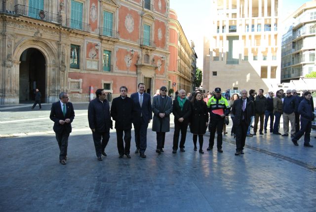Los técnicos municipales adaptan las principales vías del casco urbano para garantizar el paso de las procesiones