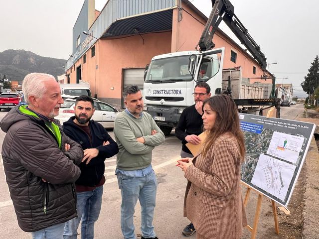 Un nuevo tramo de acera mejorará la seguridad peatonal en el Camino de Ti&ntilde;osa