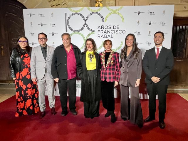 Cultura homenajea a Paco Rabal y refuerza la tarea 'de honrarle y de hacer llegar a las nuevas generaciones su carrera'