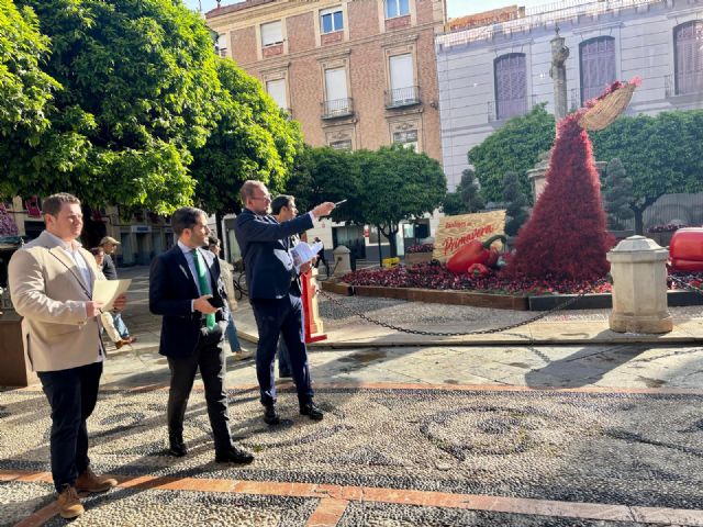 Los finalistas del concurso de Jardines de Primavera reciben la visita técnica del jurado