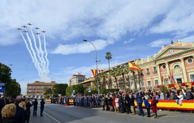La Patrulla Águila teñirá el cielo de Murcia con los colores de la Bandera de España