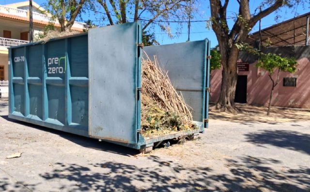 El Ayuntamiento de Murcia recoge en 2025 más de 249.000 kilos de restos de poda de pequeños agricultores
