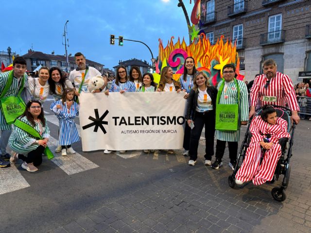 TALENTISMO participa en el Entierro de la Sardina infantil para visibilizar el autismo