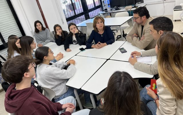 La sociedad murciana se adelanta al PP con un  Desfile del Entierro de la Sardina Infantil sin publicidad de apuestas