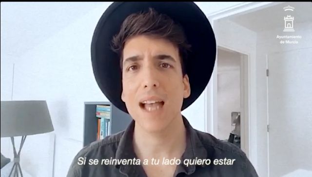 Un himno de amor, fuerza y superación compuesto por Mari Trini homenajea a 'los esenciales' de la pandemia en Murcia