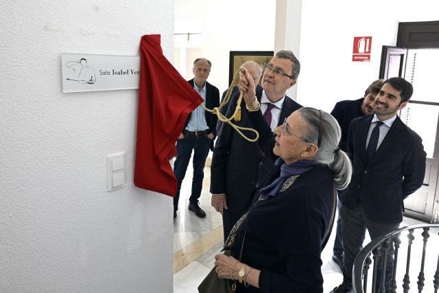 Murcia honra a Isabel Verdejo, viuda del artista, con una sala en el Museo Ramón Gaya
