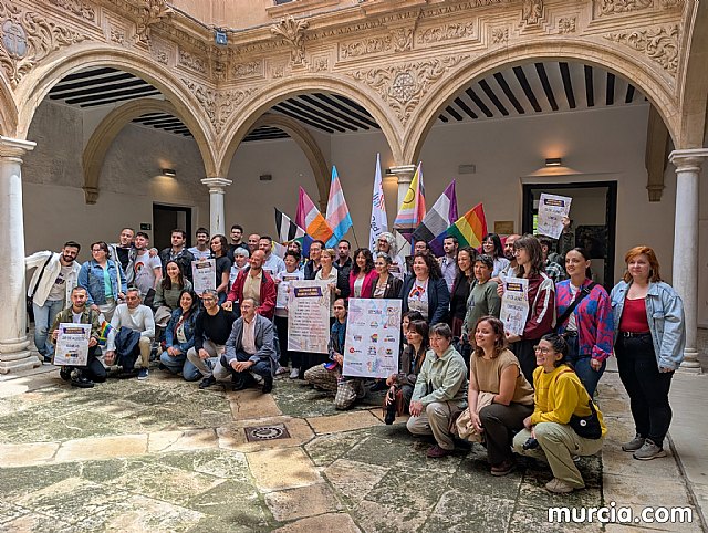 La Región de Murcia se vertebra por la diversidad: La Red Regional LGTBIAQ+ presenta en Lorca el calendario unificado de los Orgullos 2026