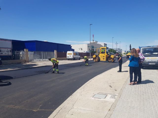 La calle Juan de la Cierva del Polígono Industrial Oeste será más segura para conductores y peatones