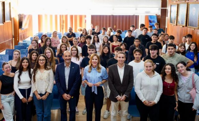 Alumnos de Bachillerato del IES Alfonso X de Murcia abordan junto con la Consejería de Hacienda la importancia de la educación financiera