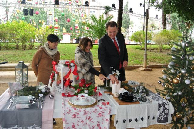 Adultos y niños podrán participar en el programa especial de actividades de IKEA Murcia bajo el árbol de la Plaza Circular