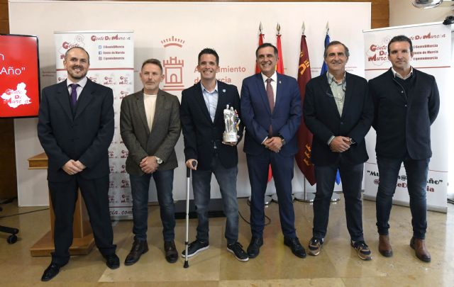 Serrano entrega el galardón Murciano del Año al tenista Kike Siscar, campeón de España y subcampeón del Mundo en silla de ruedas