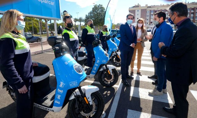 Cinco motocicletas eléctricas permitirán facilitar un rápido desplazamiento para resolver incidencias de los 145 nuevos parquímetros de la ORA