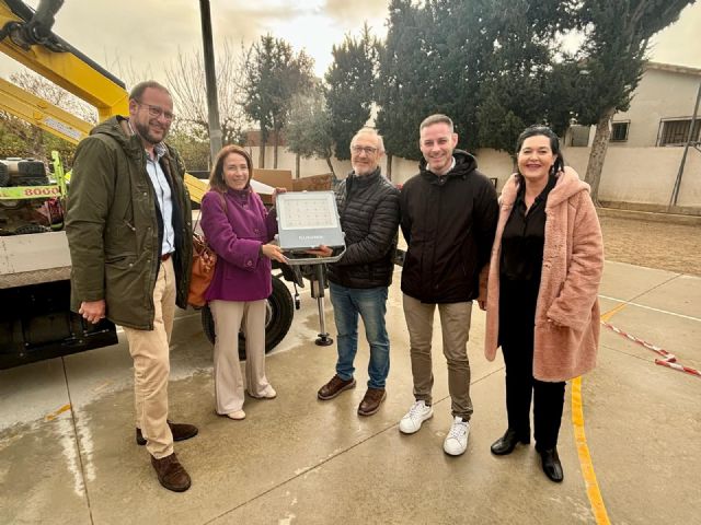 La pista deportiva del CEIP Torreteatinos de El Raal estrena nueva iluminación LED