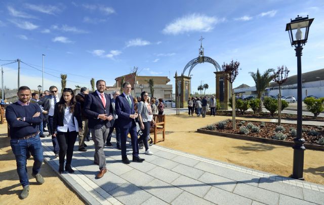 Los vecinos de Los Ramos ya disfrutan del nuevo jardín mediterráneo de más de 1.000 m2 junto a la Vía Verde
