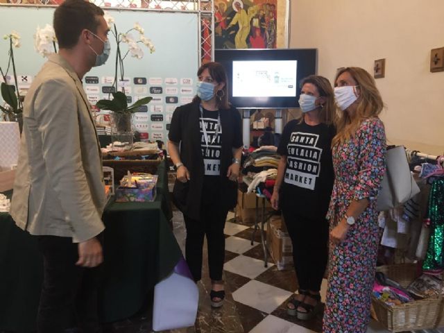 Moda solidaria en Santa Eulalia para ayudar a las familias afectadas por el coronavirus
