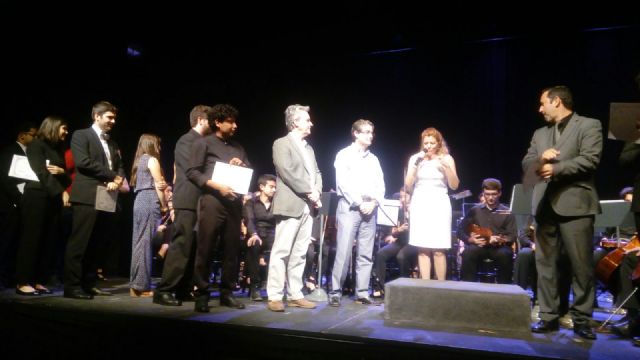 Raúl López gana el Concurso de Dirección de Orquesta