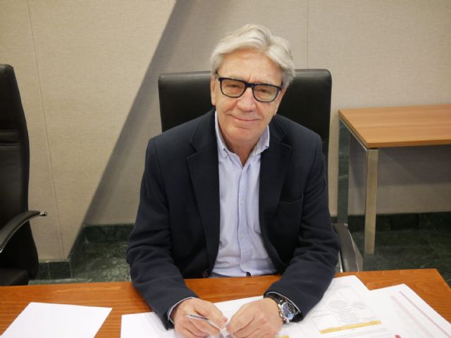 Miralles: 'La reforma de la ley de dependencia de Sánchez llega tarde y mal, y no compensa los más de 600 millones de euros que el Gobierno central adeuda a la Región'