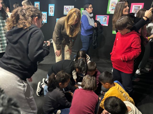 El Ayuntamiento de Murcia inaugura la II Muestra de Fotografía 'Derechos de la Infancia y la Adolescencia' por el Día Internacional de los Derechos Humanos